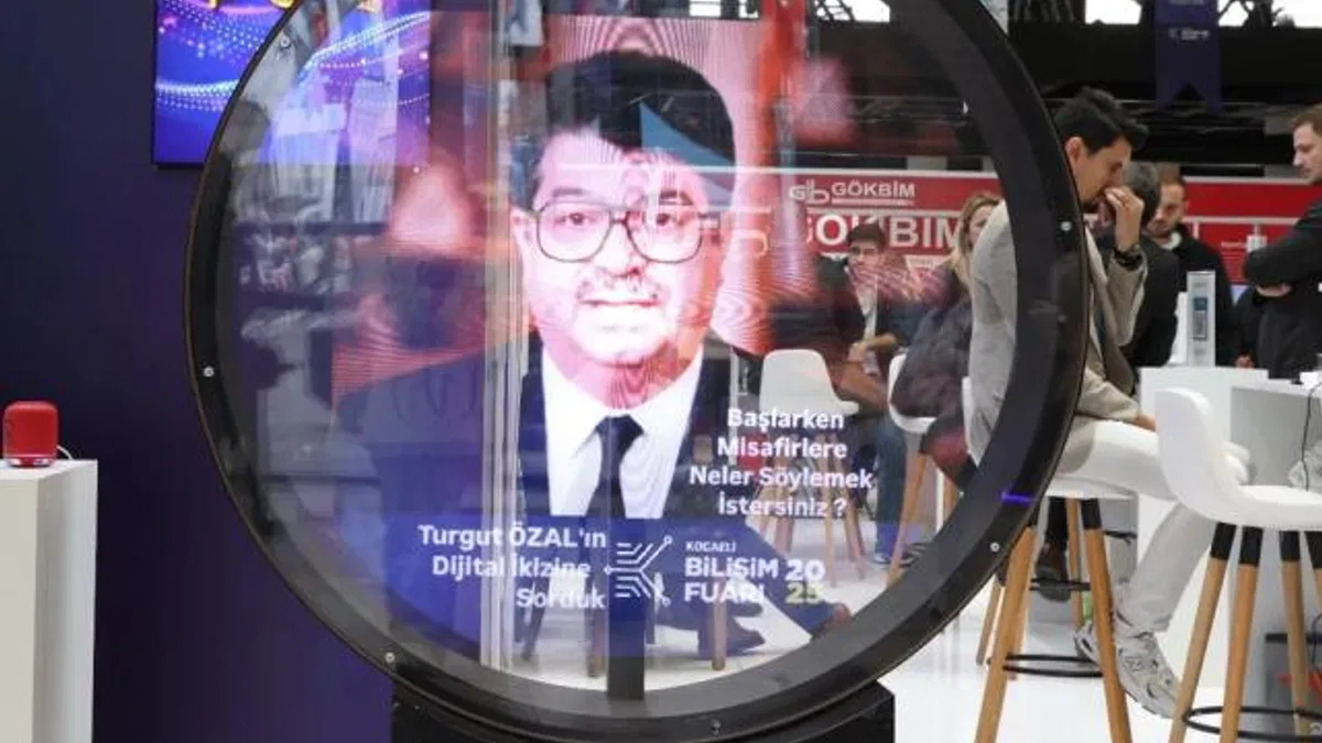 Turgut Özal hologram yöntemiyle Kocaeli Bilişim Fuarı’nda