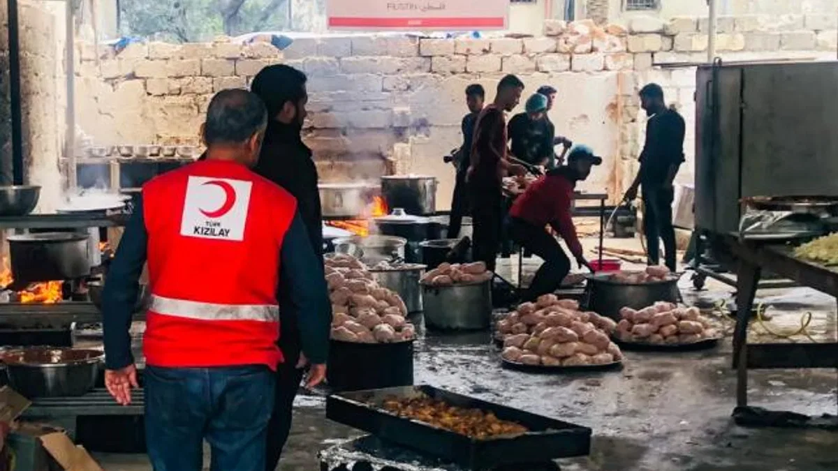 Türk Kızılay Gazze’de… Günlük 30 bin kişilik iftar