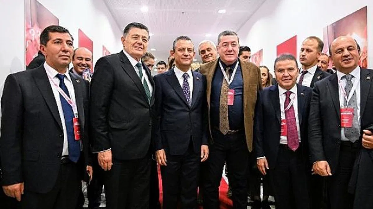 Başkan Böcek CHP’li Belediye Başkanları Çalıştayı’na katıldı