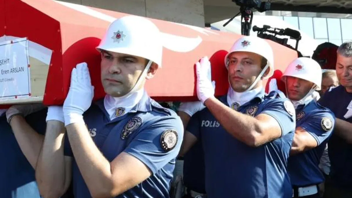 Seyitgazi’de şehit olan AKUT gönüllüleri son yolculuğuna uğurlandı