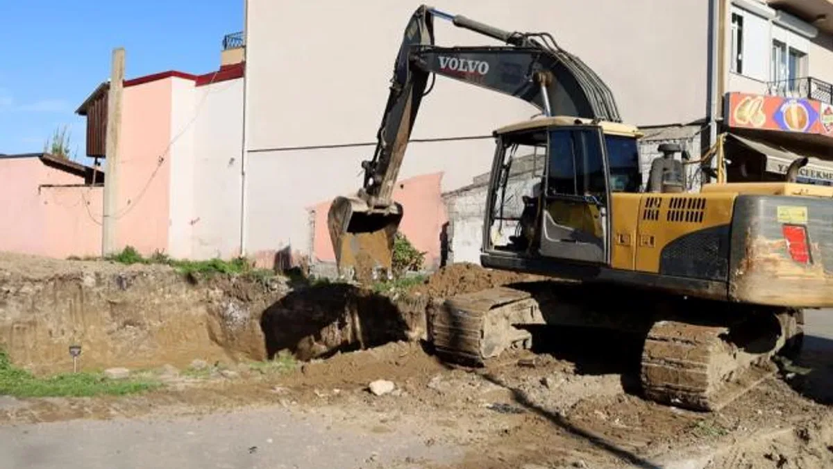 Sakarya’nın merkezindeki tarihi konağa ilk kazma vuruldu