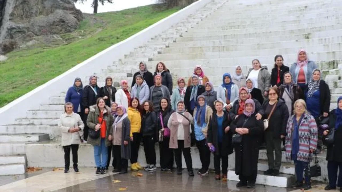 Köprübaşılı kadınlar Manisa’yı adım adım gezdi