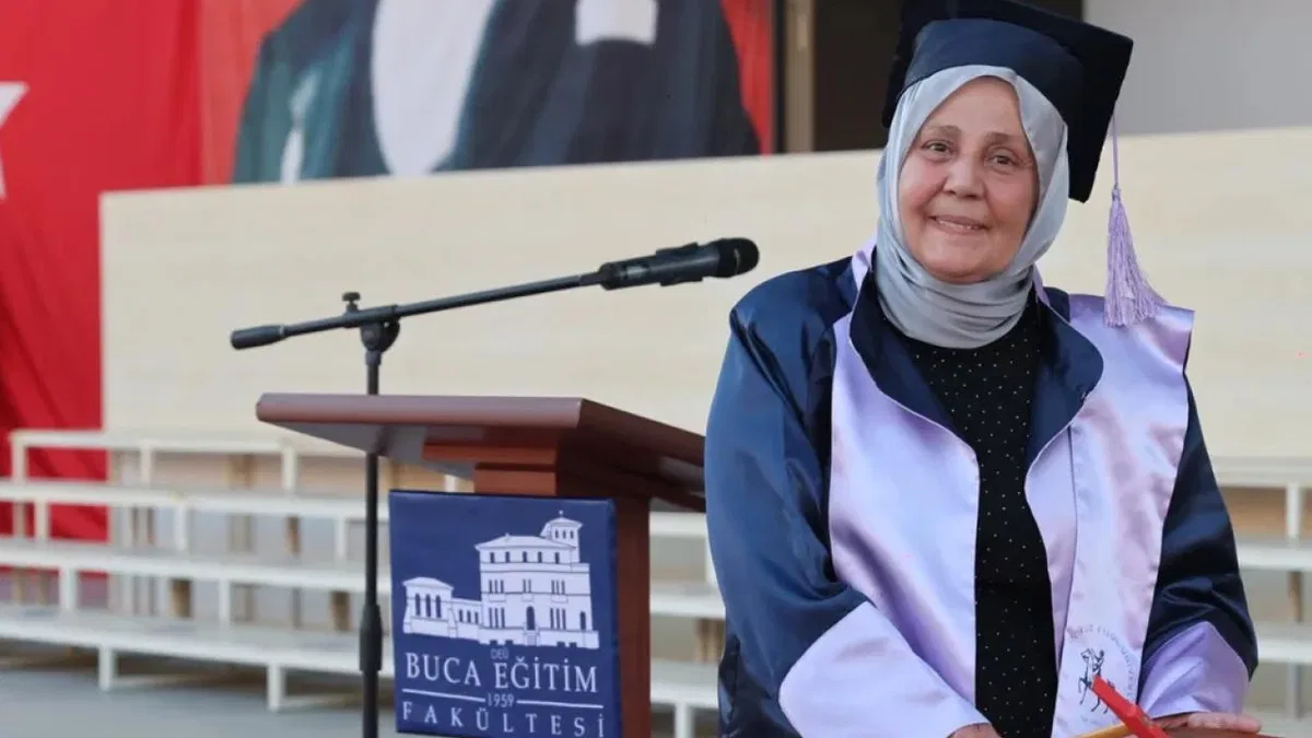 Dokuz Eylül’de mezuniyet coşkusu… 38 yıllık hayal birincilikle taçlandı