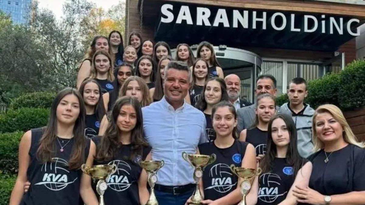 Sadettin Saran ve Başkan Hürriyet Kocaeli Voleybol Akademi’nin maçını izleyecek