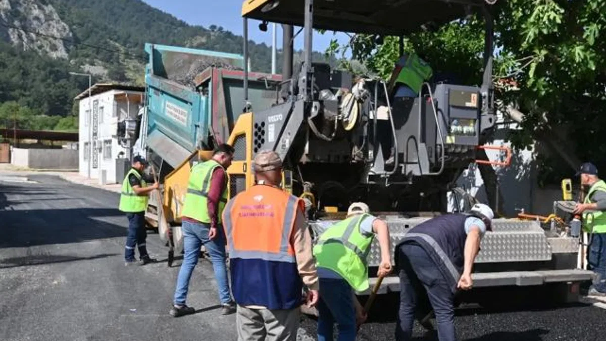 Manisa Büyükşehir’den mahallelerde asfalt atağı