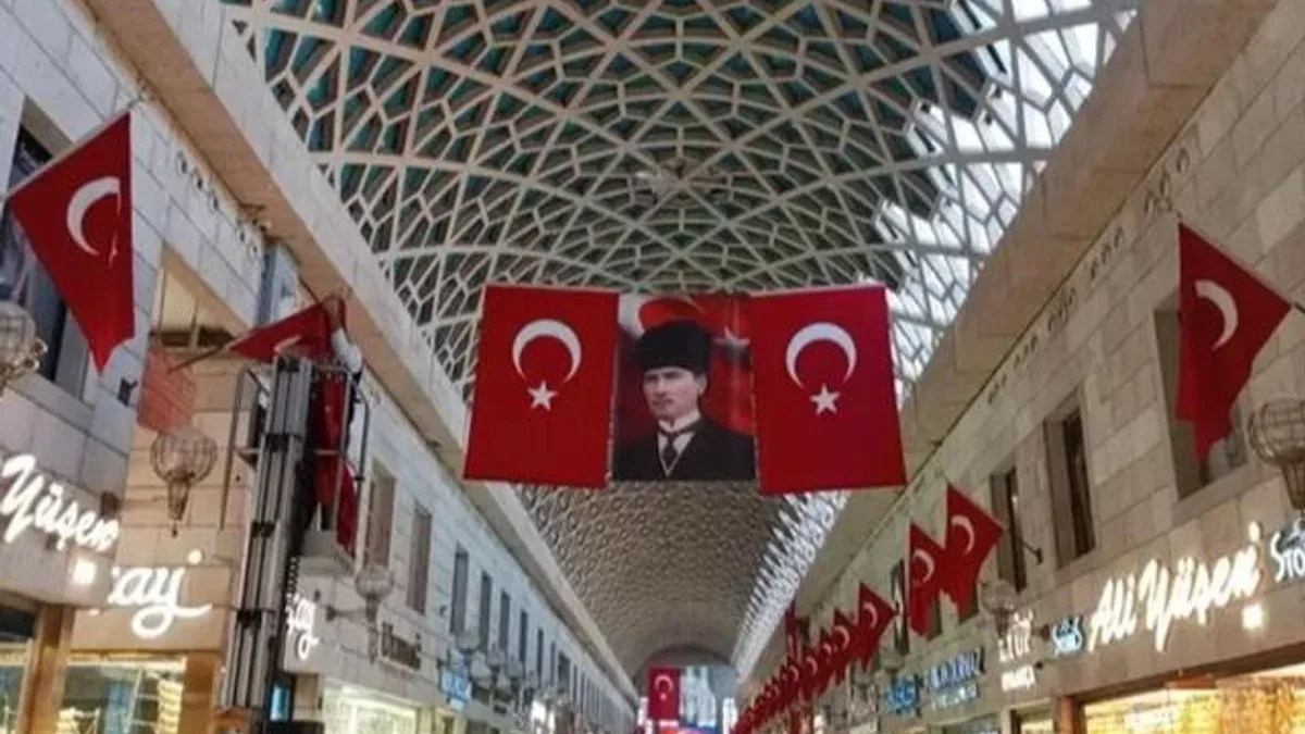 Bursa kapalı Çarşı Cumhuriyet coşkusuna hazır