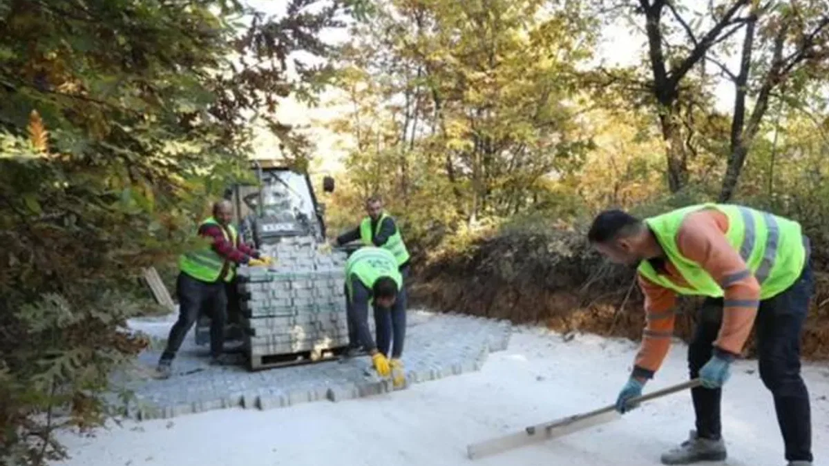 Bursa İnegöl’de yollar parke taşla kaplanıyor