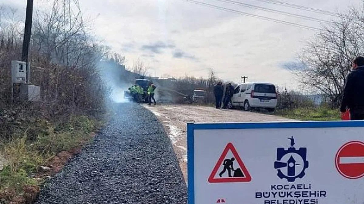 Büyükşehir’den çöken yola anında müdahale