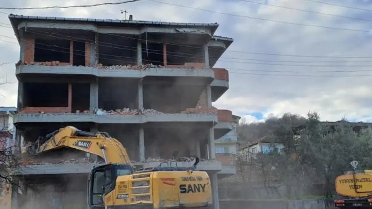 Kocaeli Gölcük’te depreme dayanıksız binalardan arındırılıyor