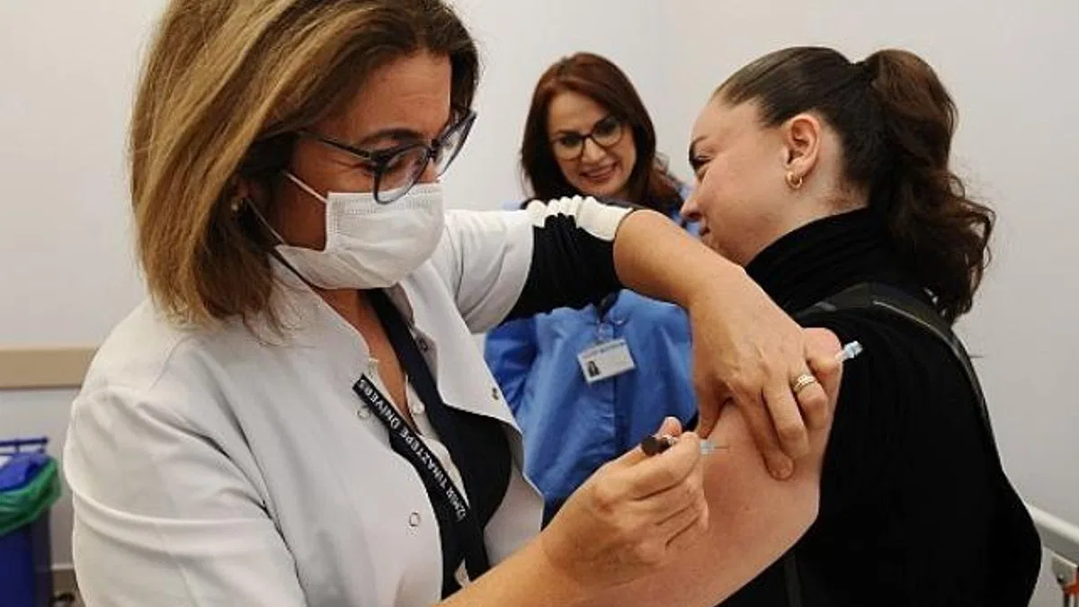 Örnek kampanya büyüyor: Karşıyakalı gençlere ücretsiz HPV aşısı
