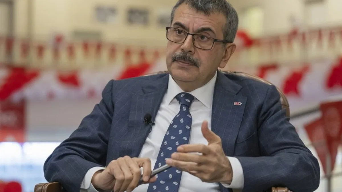 Yeni müfredat askıya çıkarılıyor