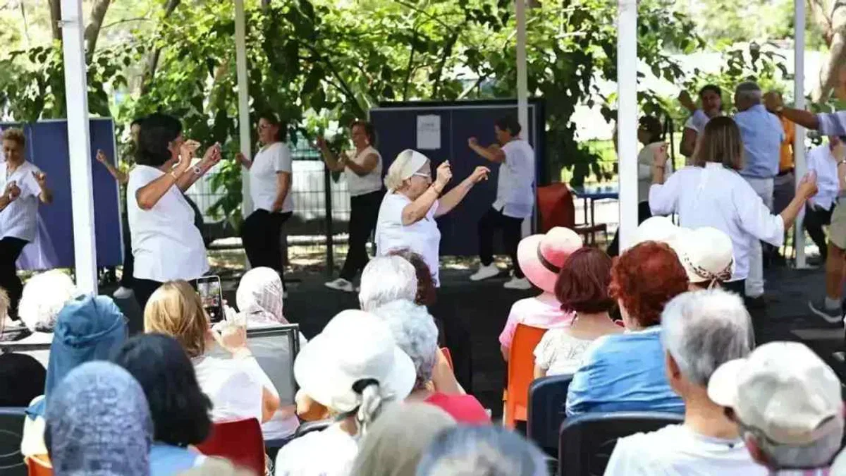 Antalya’da aktif yaşlılar sahne aldı