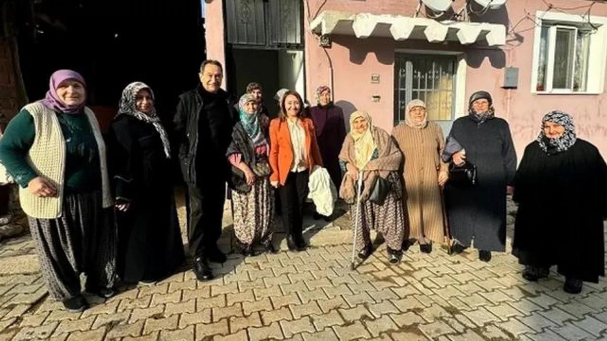 Dr. Feridun Kunak Pazaryeri’nde kapı kapı şifa dağıttı