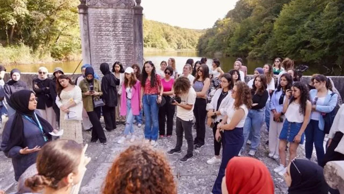 İstanbul’da binlerce kız öğrencinin geleceği aydınlanıyor