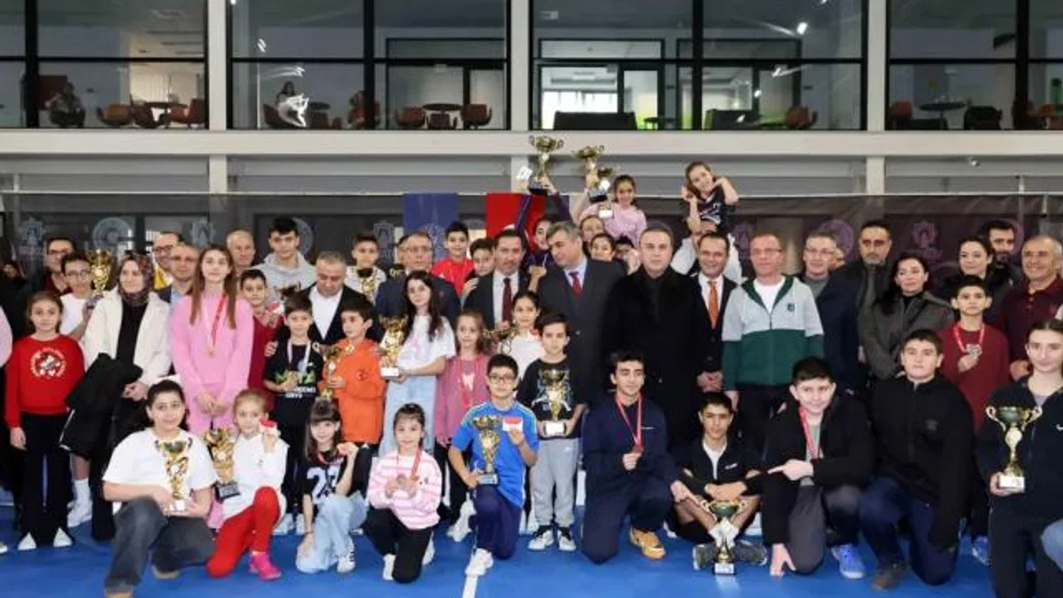 Konya Karatay’da tenis heyecanı ödülle taçlandı