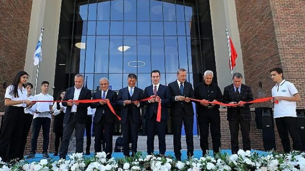 Eren Holding Yönetim Kurulu Başkanı Ahmet Eren: “Türkiye’de bu okulun bir benzeri zor olacak”