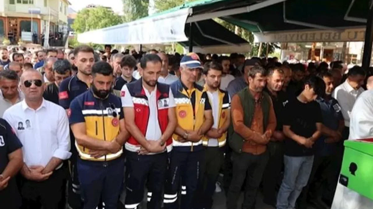 Sağlık görevlileri son yolculuklarına uğurlandı