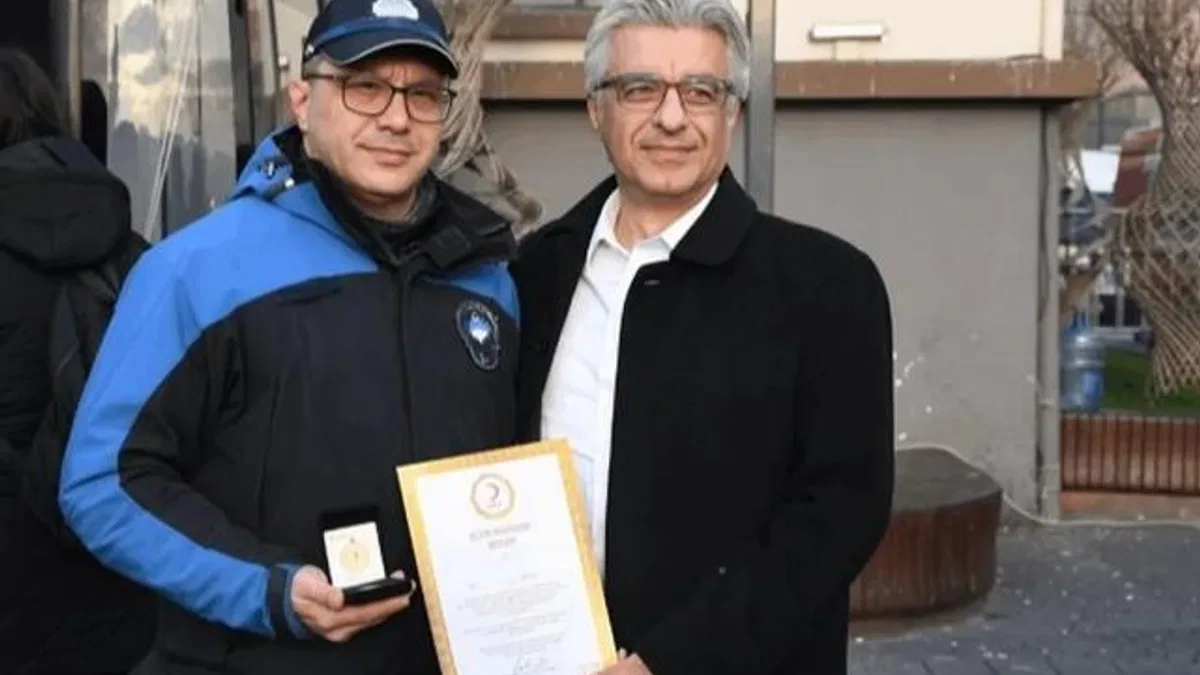37 kez kan bağışlayan Balıkesirli zabıtaya Kızılay’dan ödül