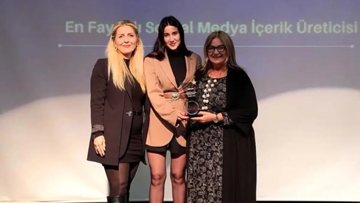 İzmir Art “Yılın En Faydalı İçerik Üreticisi” seçildi