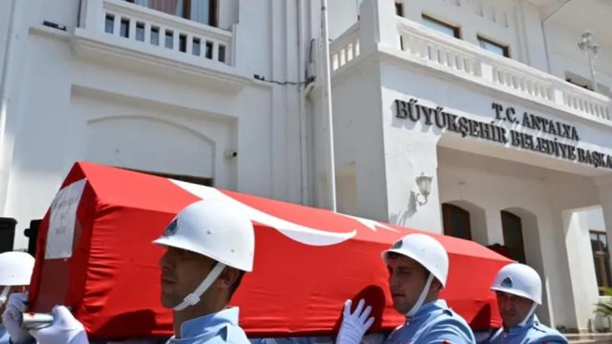 Antalya’da eski başkan son yolculuğuna uğurlandı!