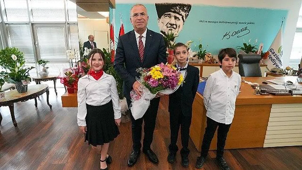 Başkan Işık, koltuğunu çocuklara devretti