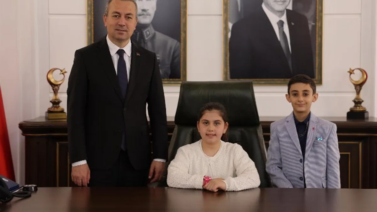 Başkan Uzun makamını Karakuş’a devretti