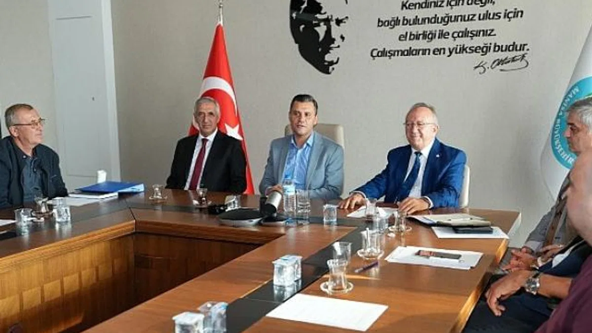 Büyükşehir, Tarımda Verimli Su Kullanımı için Sulama Kooperatifleri ile Bir Araya Geldi