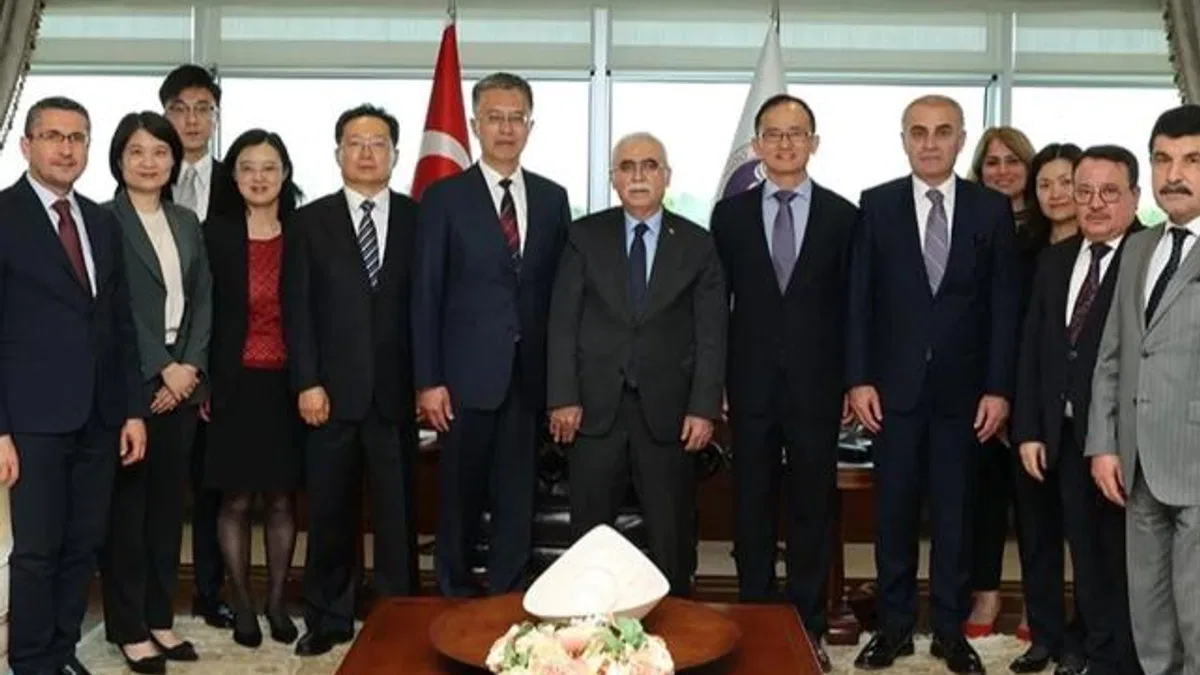 Çin Yüksek Halk Mahkemesi heyeti AYM’de