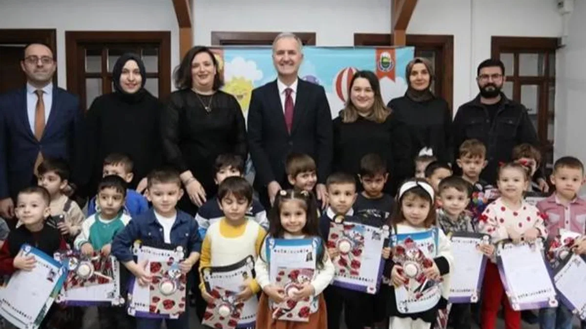 Bursa İnegöl’de ‘Beşinci Mevsim’in miniklerinin karne heyecanı