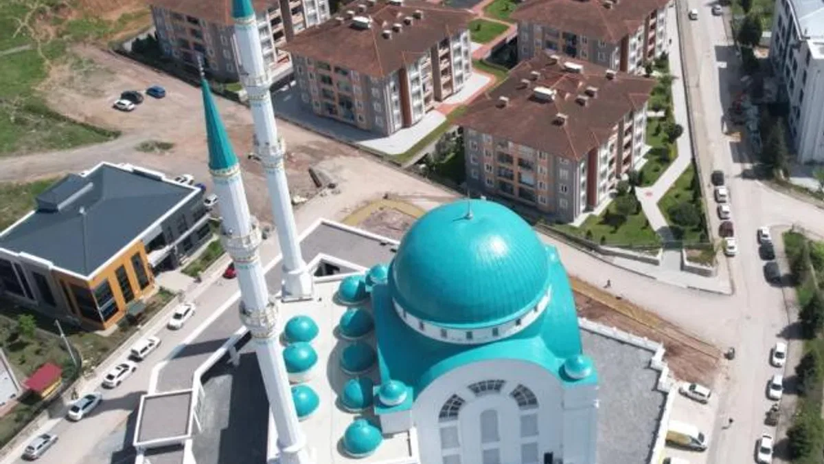 Kocaeli’de Derince Ahmet Yesevi Camii’ne estetik dokunuş