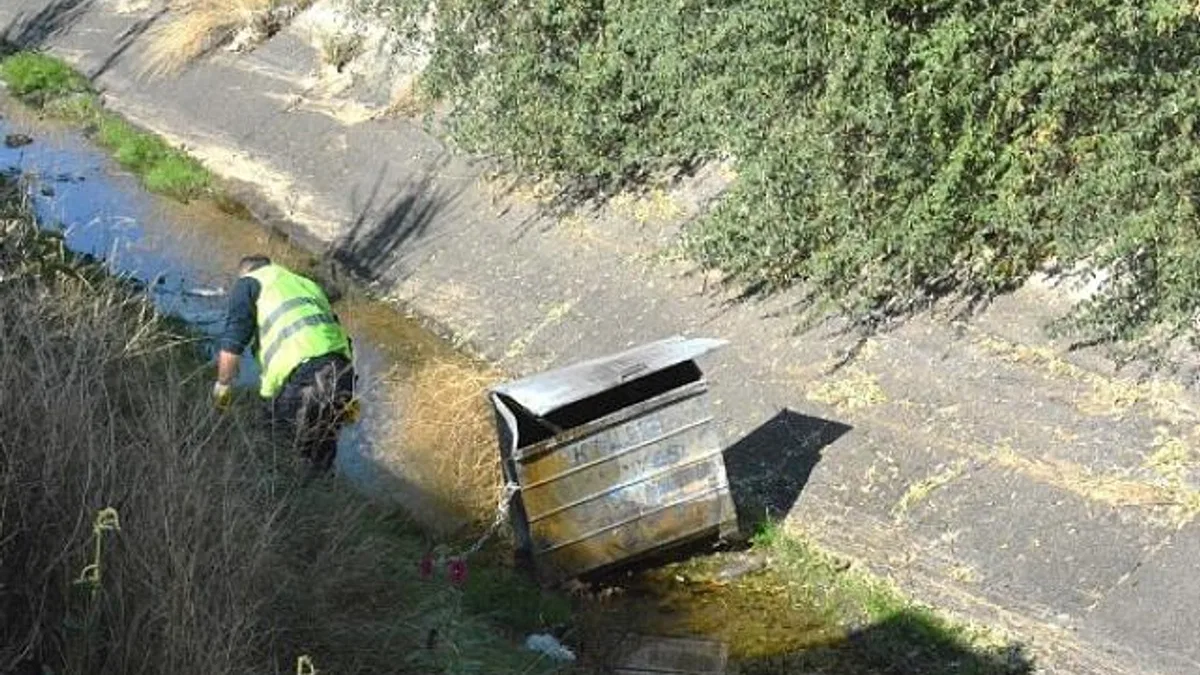 Kahramankazan Belediyesi Temizlik İşleri Müdürlüğü ekipleri, ilçede sürdürülebilir bir çevre için gerekli adımları atmaya devam ediyor.