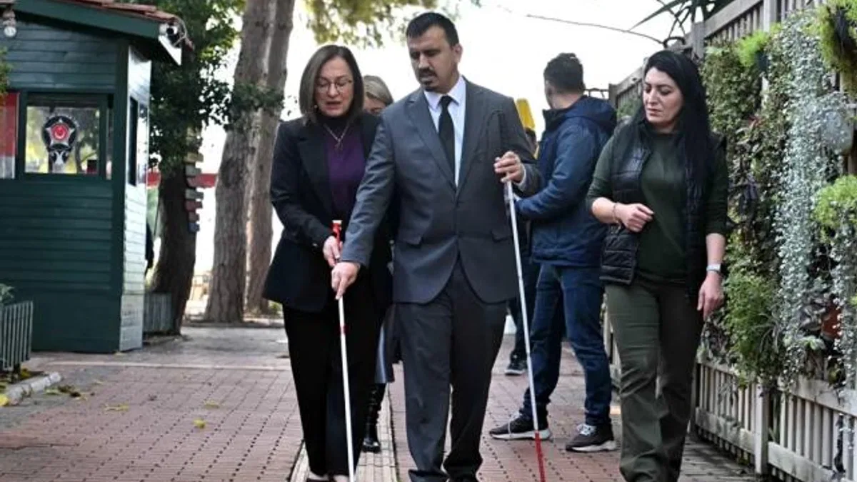 Antalya Muratpaşa’dan Beyaz ‘Baston Görme Engelliler Haftası’ farkındalığı