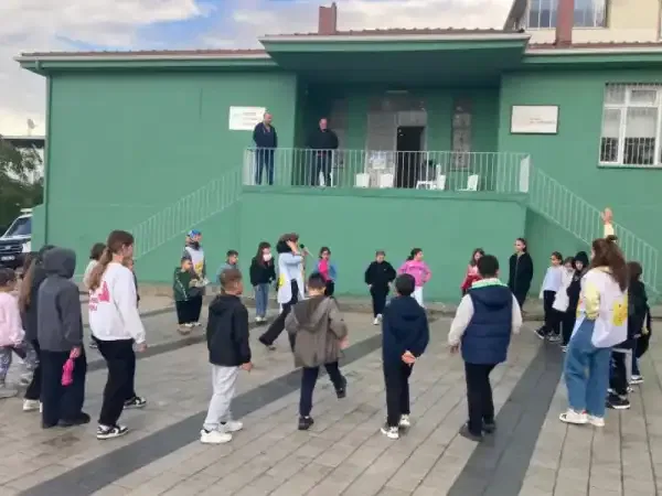 Çocuklar gölyazı'yı kendi deneyimleriyle yeniden haritalandırıyor