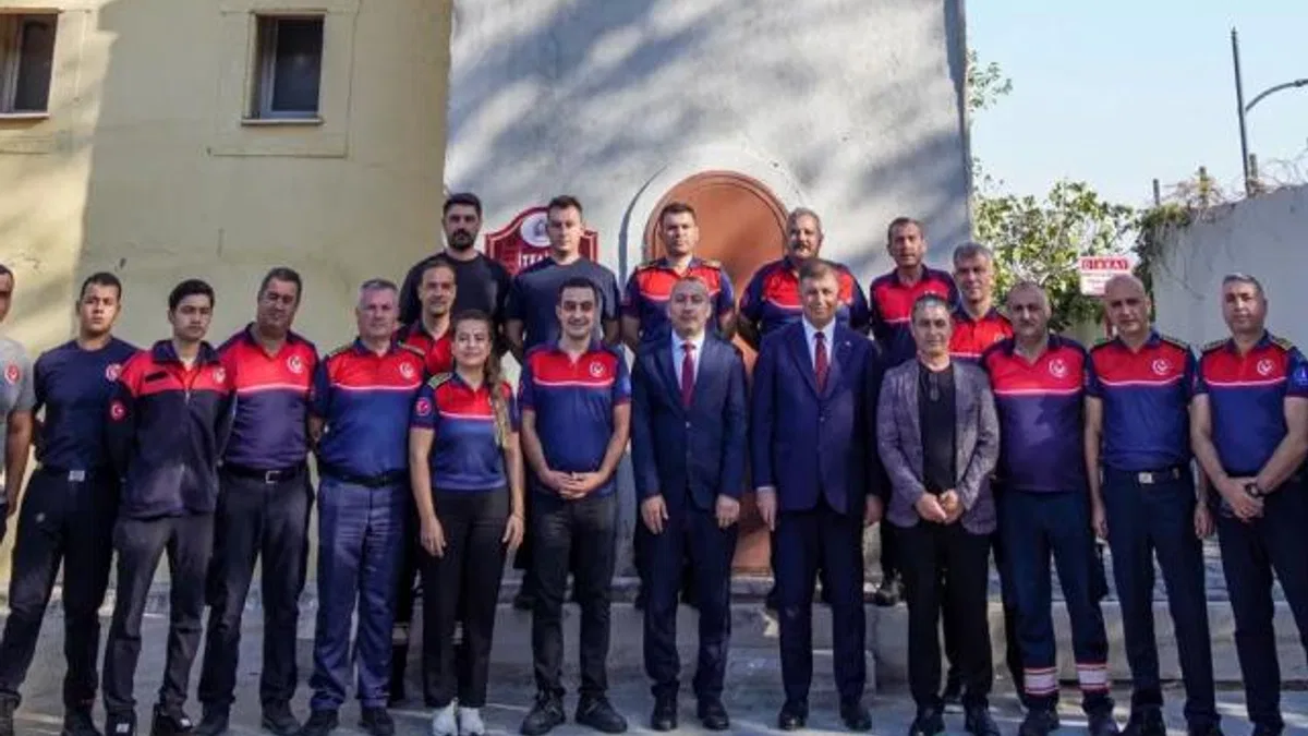İzmir’de Başkan Tugay’dan itfaiye personeline ziyaret