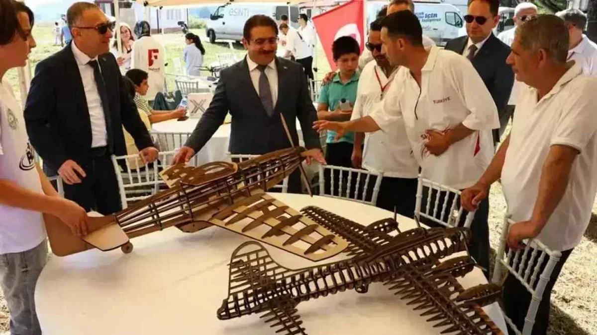 Sakarya Roket Şenliği’nde genç mucitler gökyüzüyle buluştu