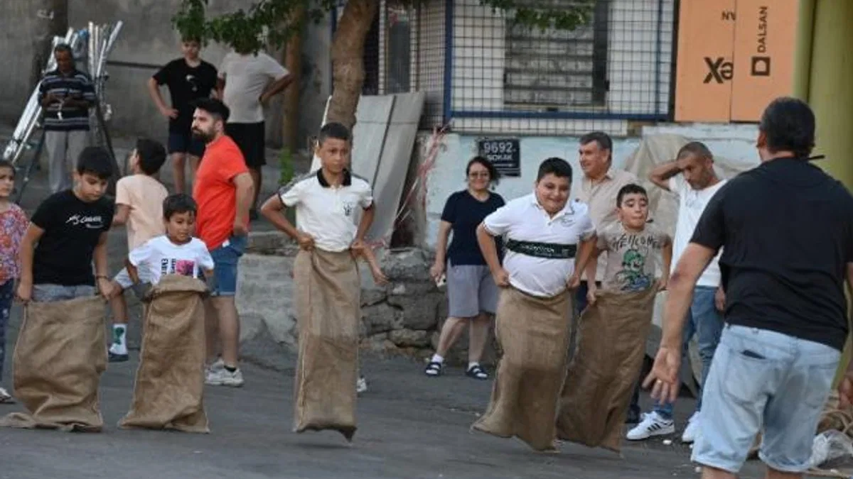 Karabağlar’ın sokakları neşe ve mutluluklar dolup taşıyor!