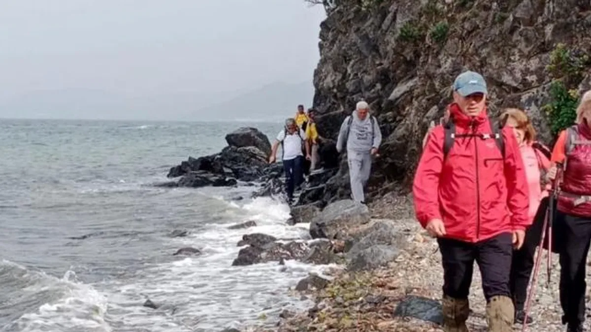 Mudanya’da doğa gönüllüleri şehitler anısına yürüdü