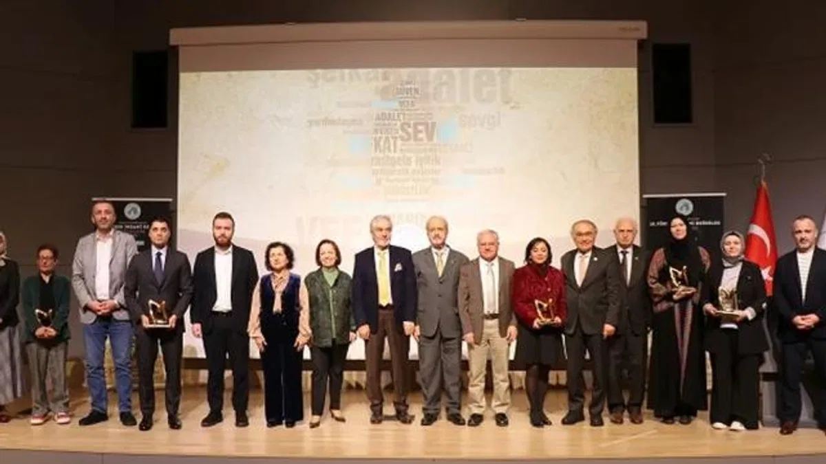 Üsküdar Üniversitesi “10. Yüksek İnsanî Değerler Ödülleri” sahiplerini buldu!