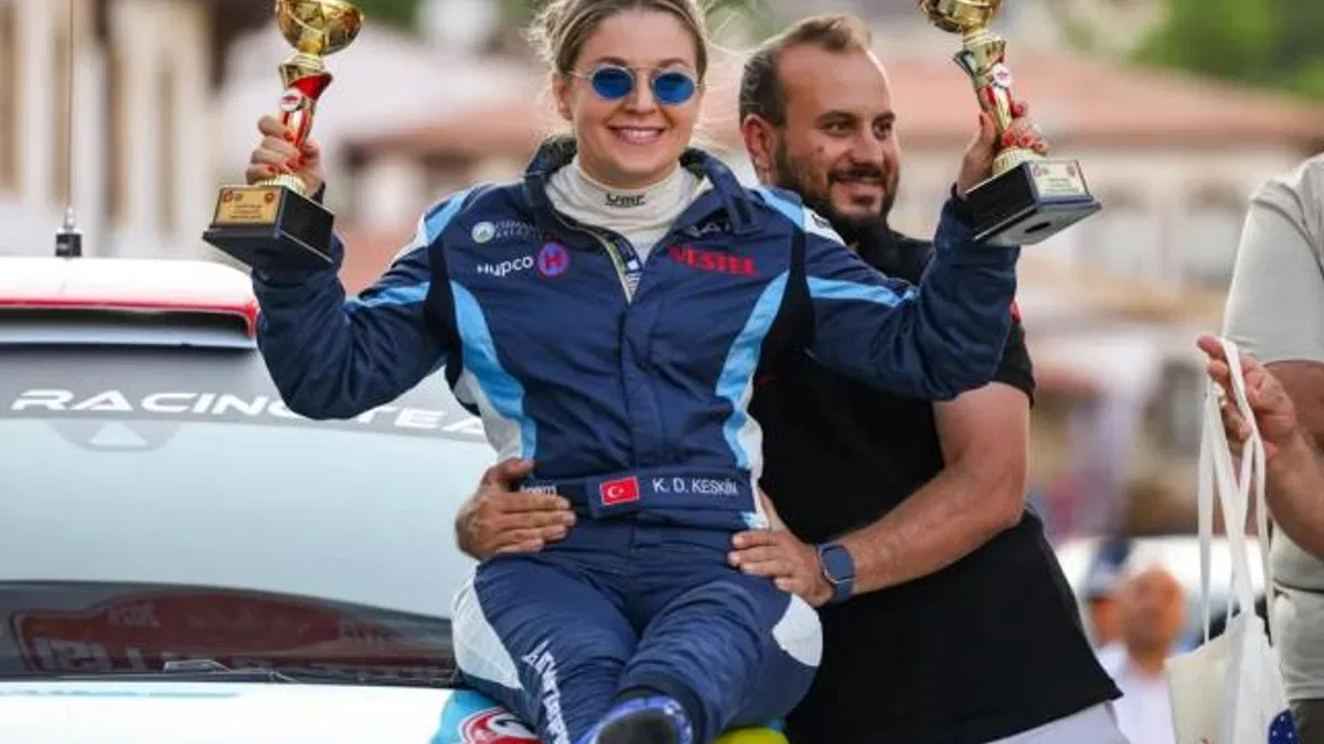 Engelli kadın ralliciden çifte podyum