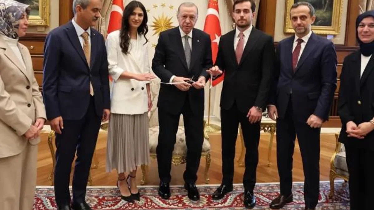 Eski Bakan’ın kızının nişan yüzükleri Külliye’de takıldı