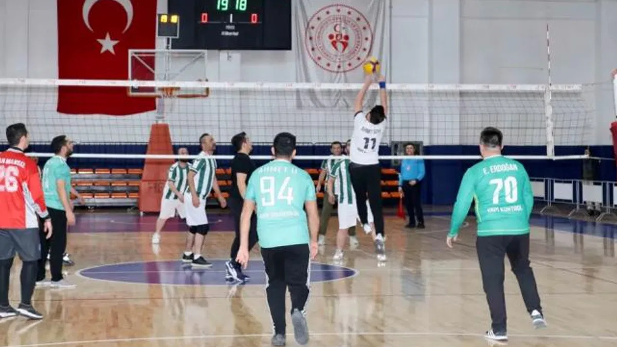 Karatay’da birimler arası voleybol turnuvası başladı