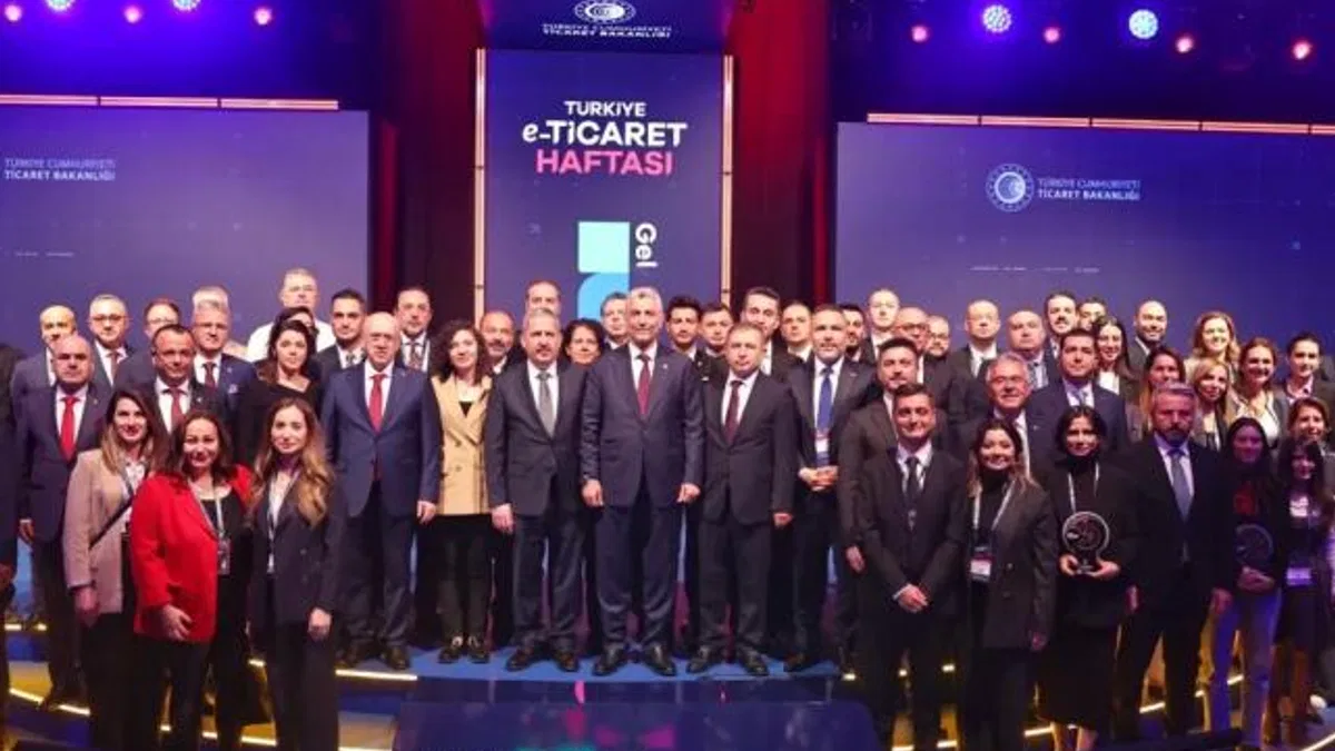 Bakan Bolat’tan e-ticaret müjdesi… Hedef dünya liginde zirve!