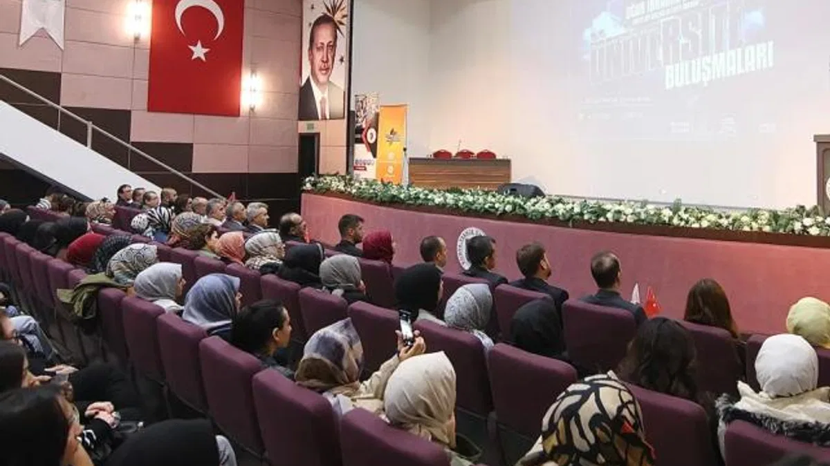 Konya’da Başkan Altay ‘teknik’ öğrencilerle buluştu