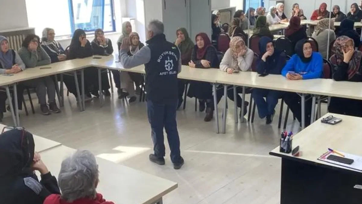 Kocaeli’de afet bilinci eğitimi veriliyor