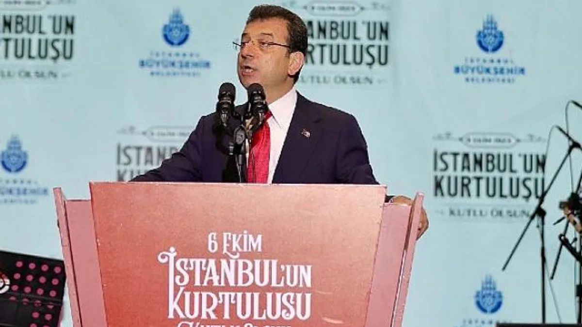 İBB Başkanı Ekrem İmamoğlu, İstanbul’un düşman işgalinden kurtuluşunun 101’inci yıldönümünü, Beşiktaş Meydanı’nda İstanbullularla birlikte kutladı.