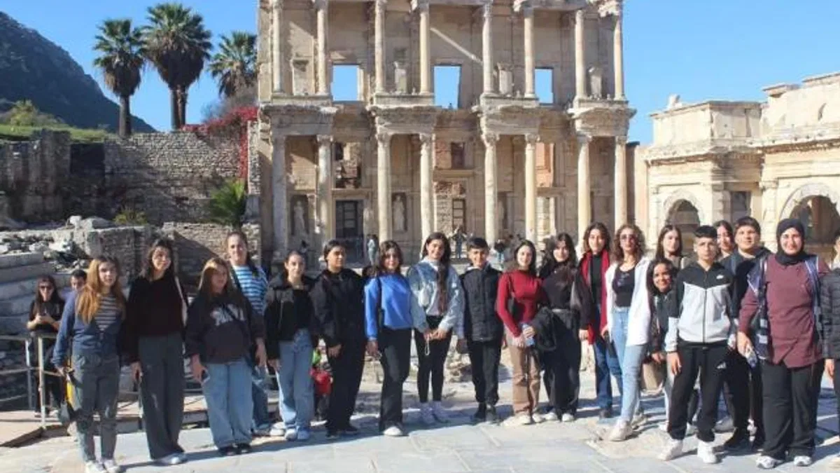 İzmir Büyükşehir’den Efes’te tarih ve müzik molası