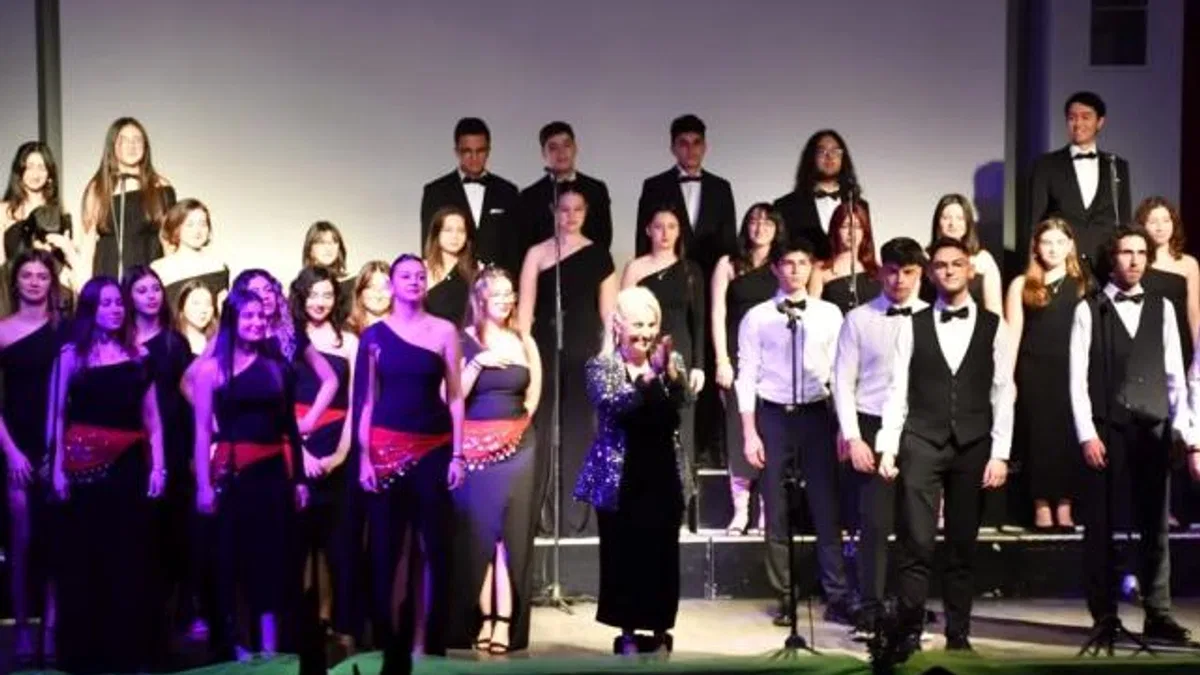 Manisa’nın ‘Çok Sesli Korosu’ndan muhteşem konser