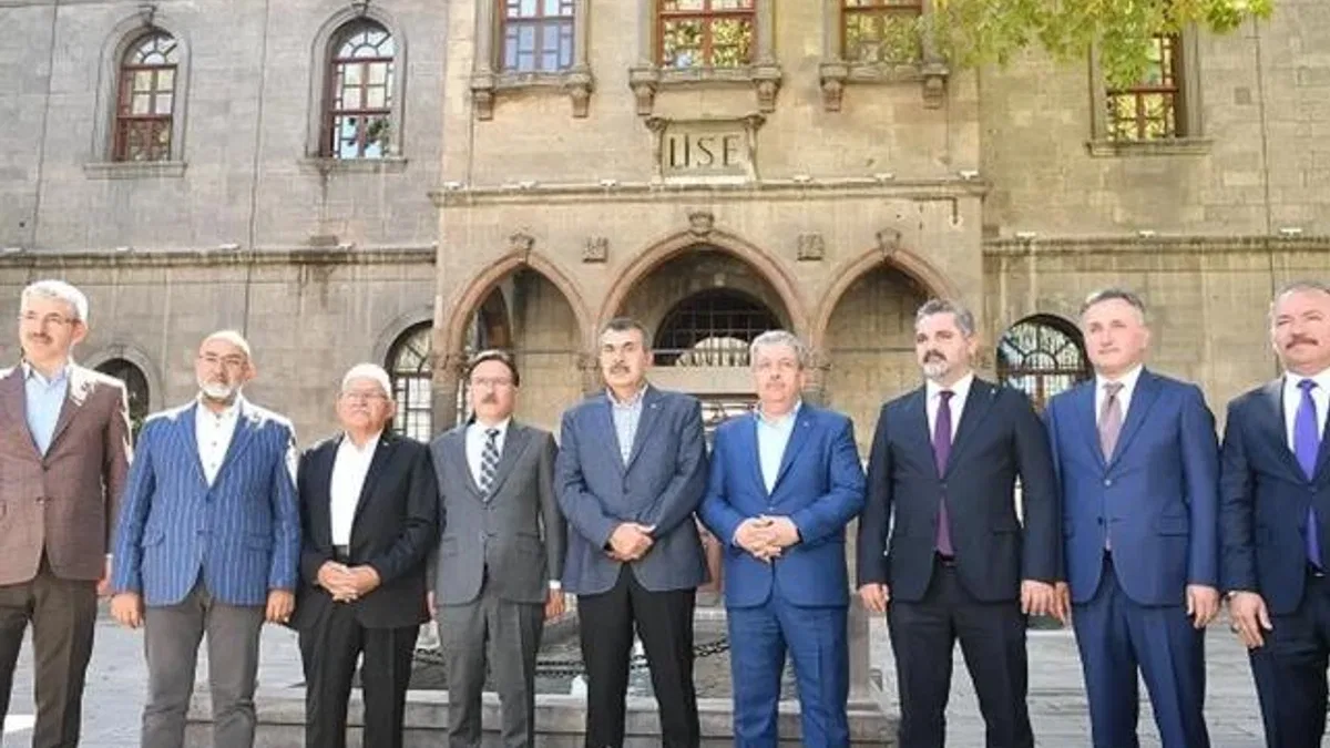 Memduh Büyükkılıç Öğretmenler Odası’nda