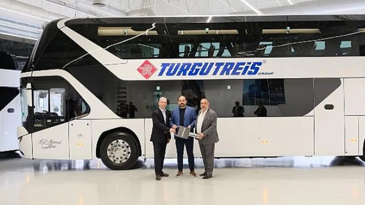 MAN, Türkiye’deki ilk çift katlı otobüs teslimatını Turgutreis Group Turizm’e yaptı