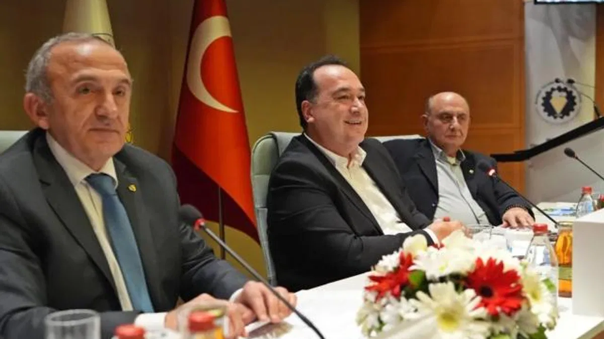 Manisa’da Başkan Dutlulu, Ticaret Odası’nda iş insanlarıyla buluştu